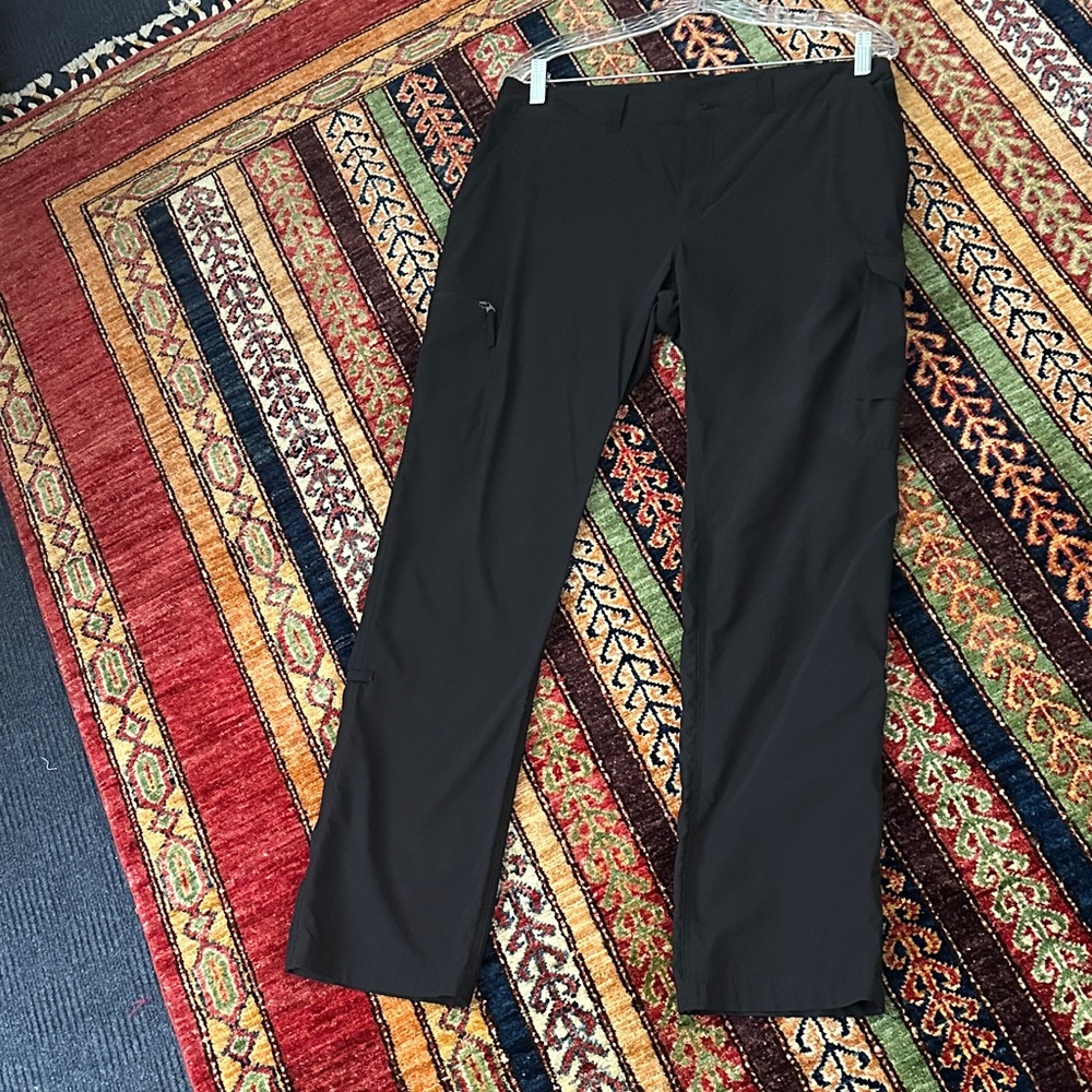 The North Face Women’s Black Cargo Pants
